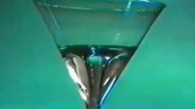 Физический эксперимент. Воронка в воде. смотреть онлайн