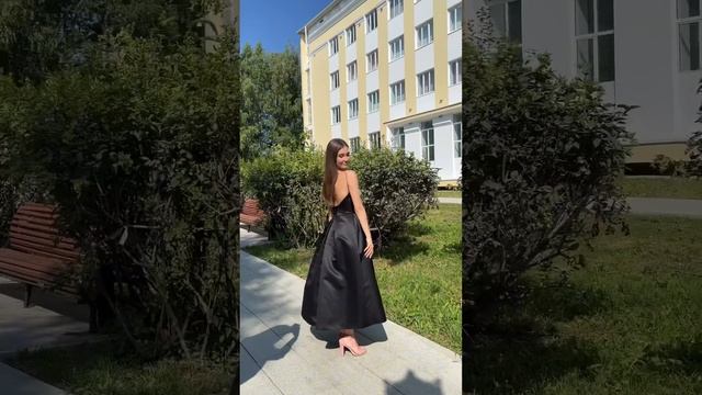 Изящное и в тоже время строгое платье классического черного оттенка?#dress #вечернееплатье #dress смотреть онлайн
