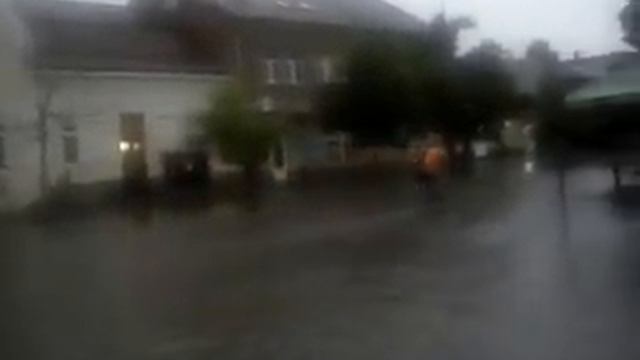 Берегово перетворилося на Венецію - авто під водою-2 смотреть онлайн