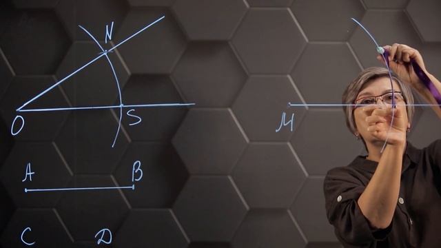 Построение треугольника по углу и двум сторонам. 7 класс.