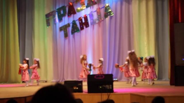 танцевальный кружок "Алиса" танец с куклой "Доченька моя" смотреть онлайн