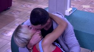 Дом-2: Иван Барзиков и Маша Тулеева целуются на публике