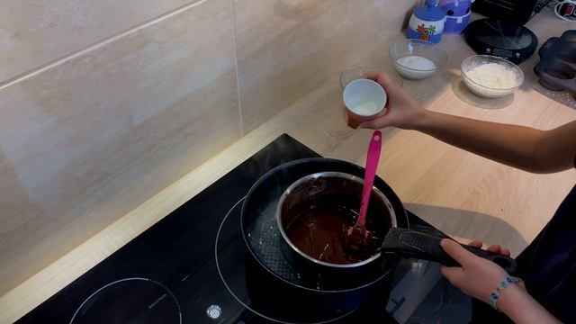 Шоколадный маффин. Fondant au chocolat смотреть онлайн