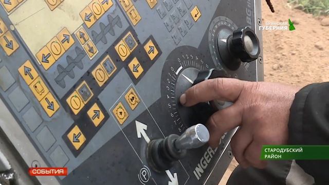 В Стародубском районе ремонтируют участок дороги Стародуб -Новые Ивайтёнки 29 07 19 смотреть онлайн