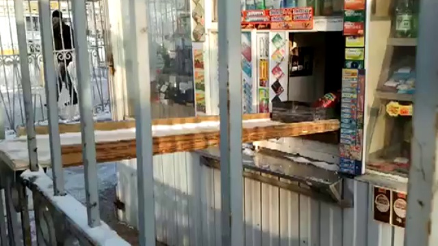 Челябинские ларьки настолько суровые... смотреть онлайн