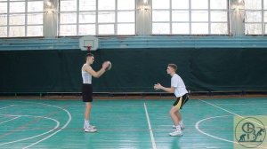 Приём и передача мяча снизу двумя руками.1-4 класс