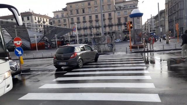 Неаполь . Площадь Гарибальди . смотреть онлайн