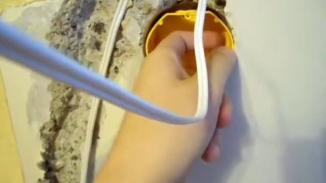 Монтаж электропроводки -- налобный фонарик, канцелярский ножик, распределительная коробка смотреть онлайн