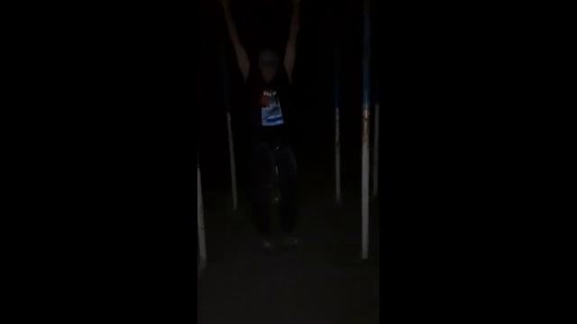 Подтягивание на турнике и Отжимания на брусьях с дополнительным весом 16 кг смотреть онлайн