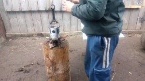 Ремонт двигателя  т 40, установка поршней на шатуны, вставляем пальцы в поршень горячим методом