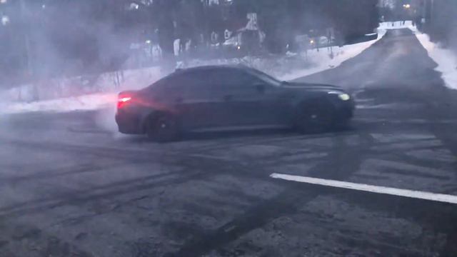 E63s vs 5.5L V10 M5 смотреть онлайн