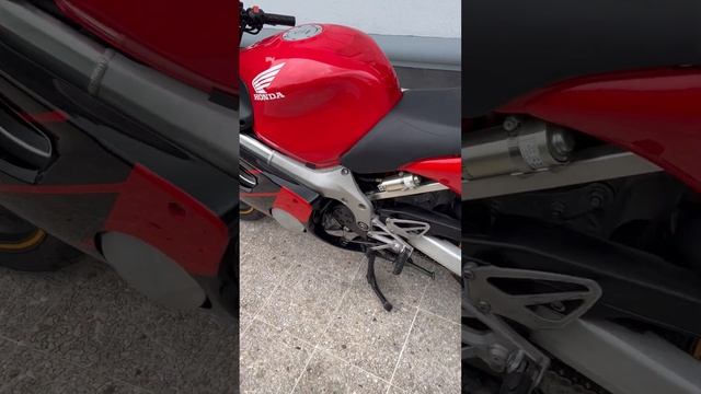 1999 Honda CBR600 F4 смотреть онлайн