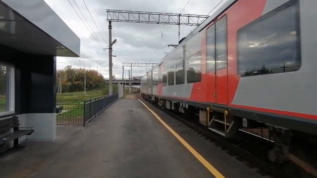 Электропоезд ЭС2Г-140 прибывает на о.п. ВИЗ смотреть онлайн