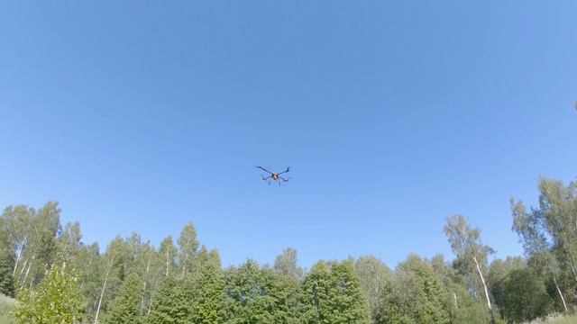 Летаем. Проверяю как квадракоптер в воздухе держится смотреть онлайн