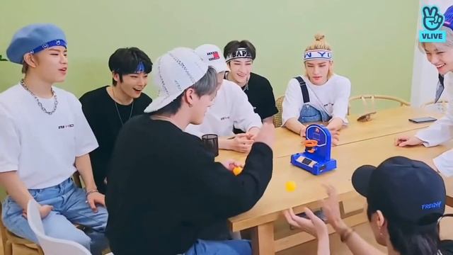 МИНИ-МИНИ ФАНМИТИНГ STRAY KIDS. 1 ЧАСТЬ. РУС САБ/RUS SUB смотреть онлайн