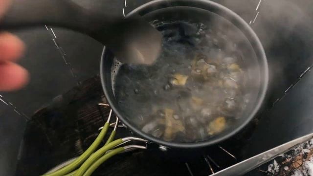 Походная кухня: гороховый суп с сушёным мясом и сушёной картошкой смотреть онлайн