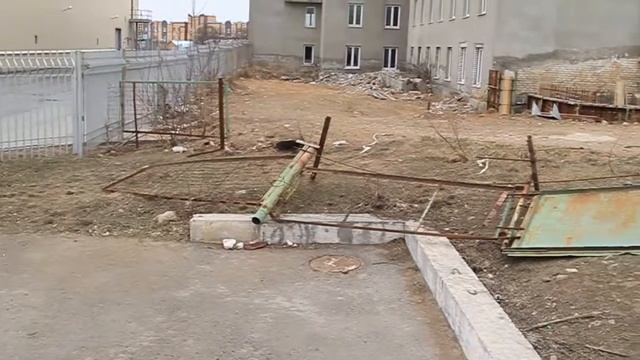 В Липецке на улице Белана сильным ветром сдуло остановку смотреть онлайн