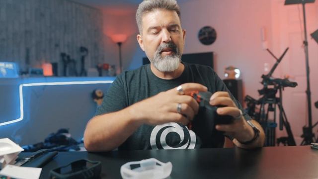 Are you wondering if the Falcon Eyes F7 Mini is the right light for you? смотреть онлайн