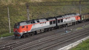 Тепловоз 2ТЭ25КМ-0003 с коротким составом.