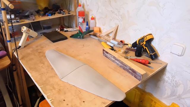 DIY RC самолет из бутылки(ч.1) смотреть онлайн