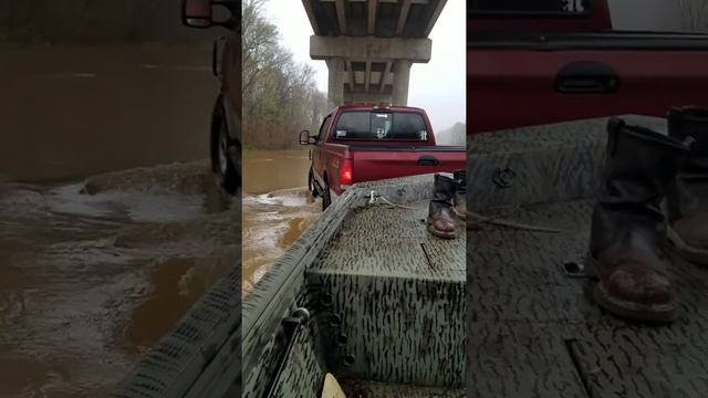 Boat ramp got a little deep смотреть онлайн