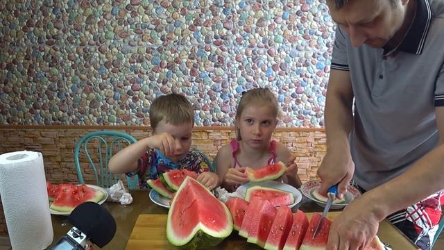 МУКБАНГ ПЕРВЫЙ АРБУЗ | MUKBANG WATERMELON. Russian Food | #watermelon #арбуз #StepFamily #mukbang