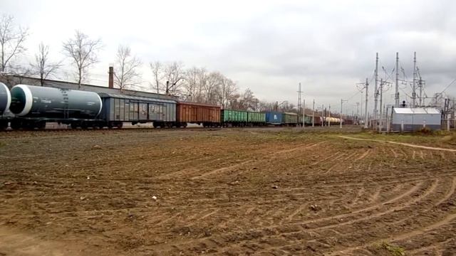 Электровоз ВЛ11У.8-707 (ТЧЭ-5) с грузовым поездом. смотреть онлайн