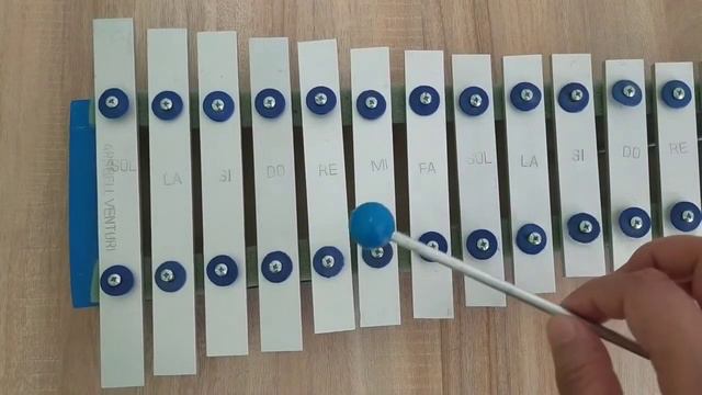 La vaca Lola en Metalófono (xilofono) con notas musicales. смотреть онлайн