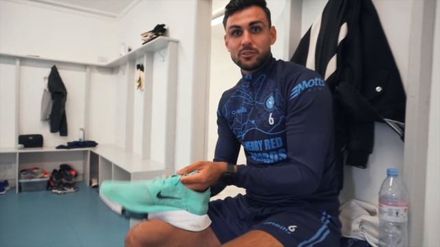 FULL DAY IN THE LIFE OF A PROFESSIONAL FOOTBALLER смотреть онлайн