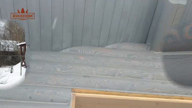 Отделка сруба зимой, шлифовка, покраска и устройство теплого шва