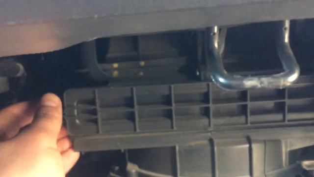 Замена воздушного фильтра на Kia Rio 2 смотреть онлайн