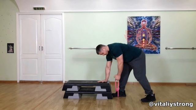 Разгибание плеча стоя в упоре смотреть онлайн