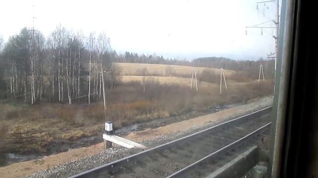 Чмез-7449 (Исакогорский) с поездом Малошуйка-Онега прибывает на станцию Пост 243 км смотреть онлайн