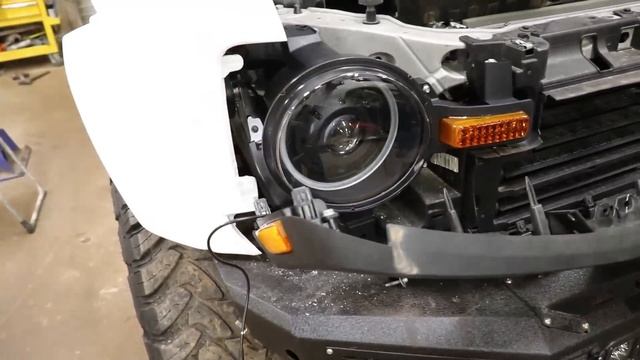 REBUILDING WRECKED FORD BRONCO NEW LIGHTING UPGRADES смотреть онлайн