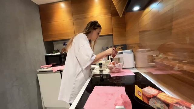 ГОРЕ-ПОВАР КАЕЧКА ПЫТАЕТСЯ ЖАРИТЬ КУРИЦУ смотреть онлайн