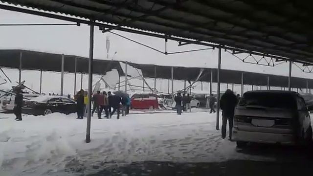 авторынок в Бишкеке обвал навеса смотреть онлайн
