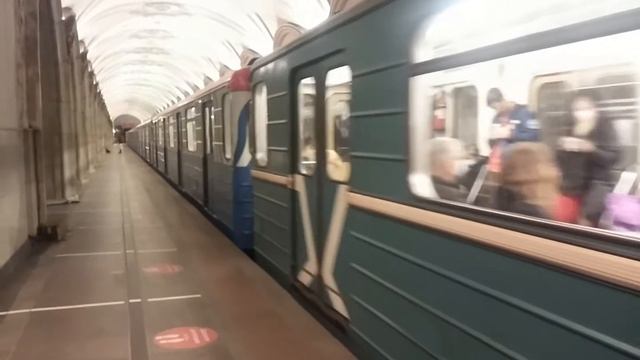 81-717/714 На станции Павелецкая смотреть онлайн