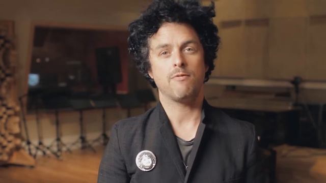 (РУС.Озвучка) Обращение Билли Джо EMA 2013 смотреть онлайн