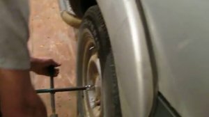 Не откручиваются гайки на колесах автомобиля.