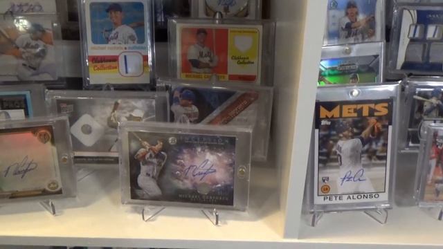My display of autos and memorabilia cards. смотреть онлайн