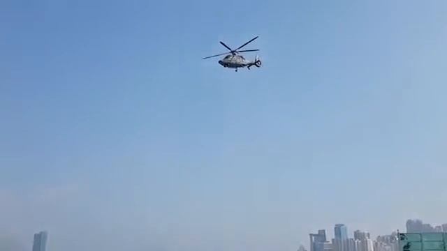 Вертолет поднимается на воздух без вращения лопастей смотреть онлайн