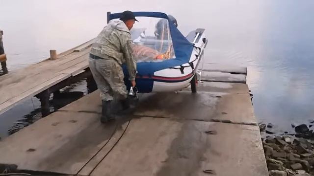 Прицеп для перевозки ПВХ лодки с полной комплектацией массой 135 кГ изготовленный из ПП труб. смотреть онлайн