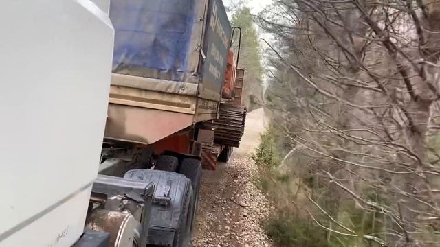 Увёз экскаватор! Нежданный сюрприз от Татры смотреть онлайн