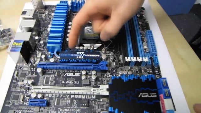 ASUS P8Z77-V Premium Thunderbolt 4-way SLI Motherboard Unboxing & First Look Linus Tech Tips смотреть онлайн