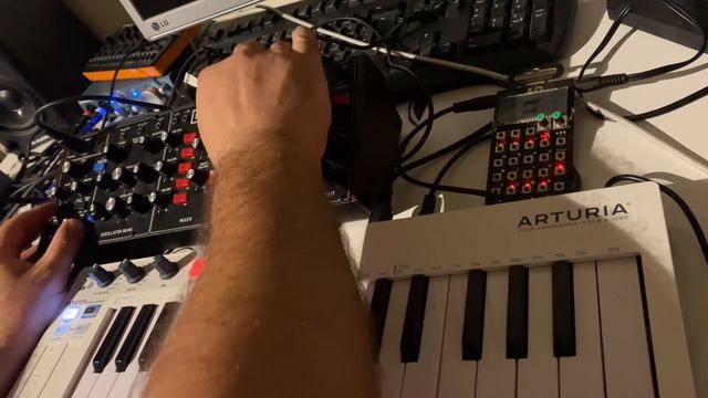 Behringer Model D/Arturia Keystep/Po 12 Rhythm Slow Jam смотреть онлайн