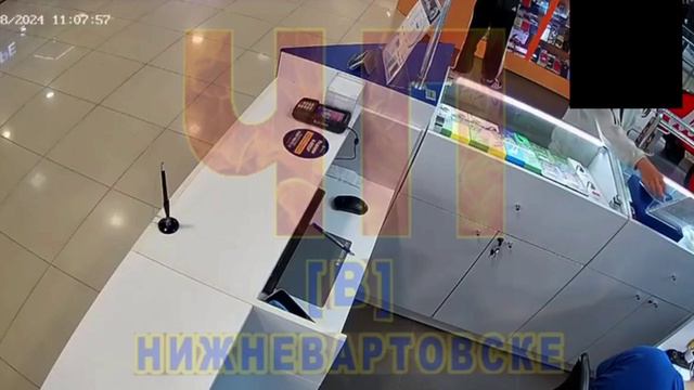 Кража года: в ХМАО вор-неудачник хотел украсть дорогие смартфоны, но унес муляжи смотреть онлайн