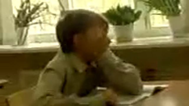 мальчик на уроке показал фак смотреть онлайн