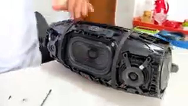 O especialista desmontou a JBL Boombox 3 ? Veja como é a Boombox 3 por dentro смотреть онлайн