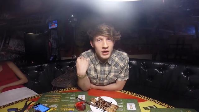 Как я кушаю в гостях и ресторане\как я кушаю дома (not vine) ER SHOW смотреть онлайн