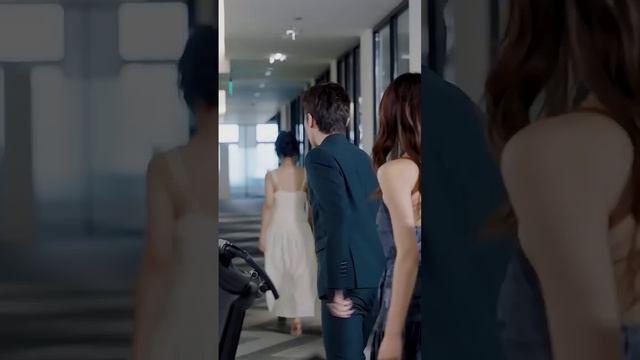 總裁不相信白月光陷害灰姑娘，怎料下秒灰姑娘證據直接甩他臉上，挽著別人的手離開，總裁腸子悔青！【萌宝来袭之插翅难逃】#chinesedrama #都市 #短劇#愛情 #爽文 #追妻火葬場 смотреть онлайн